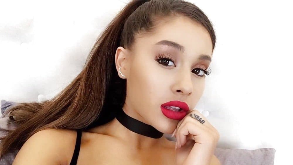 More Ariana Grande face/lips porn to goon to ?