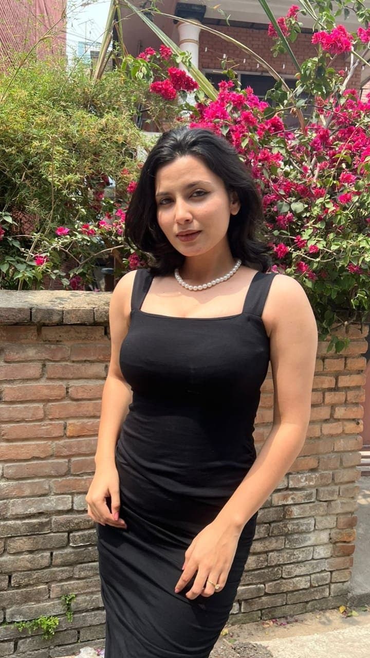 Desi slut - Nice boobs, nude and non-nude