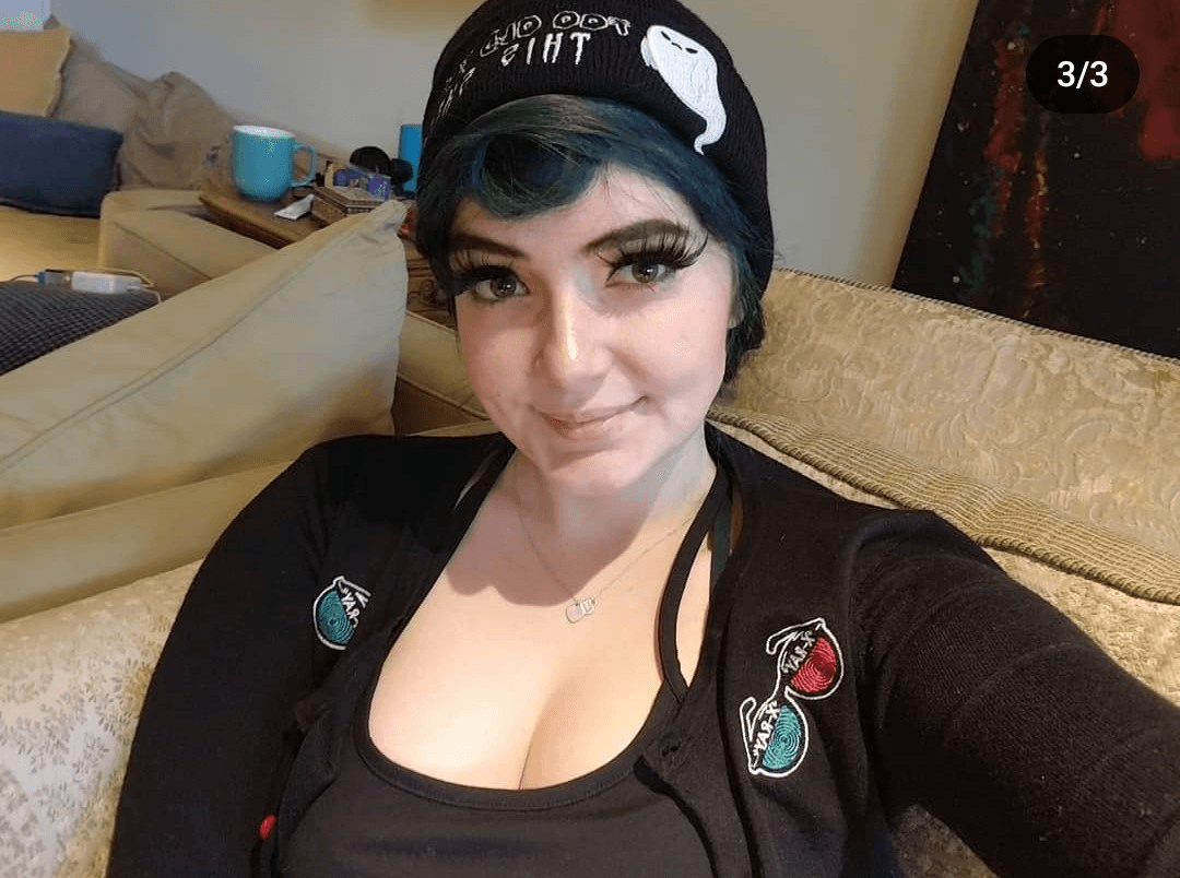 Adorable little Canadian Cunt has a pretty fuckable little body.??