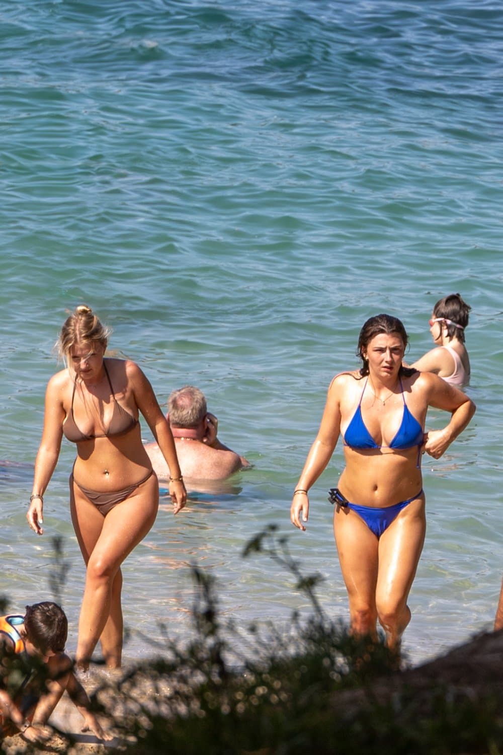 Teens Beach voyeur #1