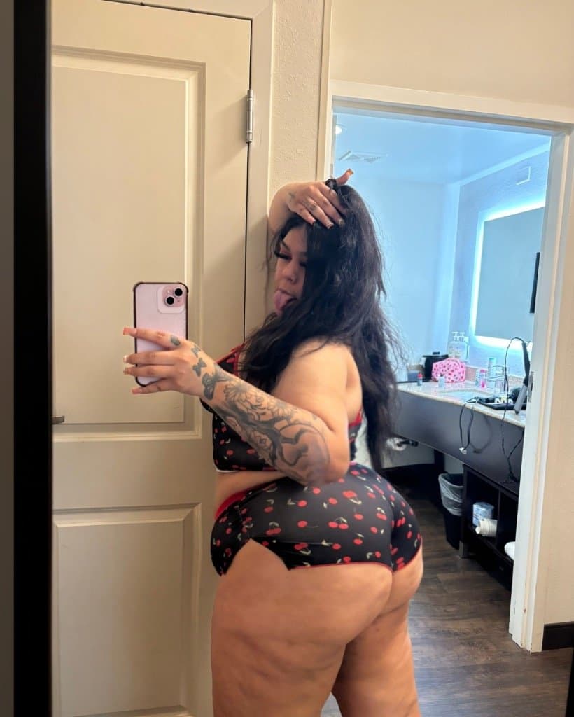 Real Latina bbw sister with a FAT pussy imprint and a fat booty PHONE HACKED . Real photos