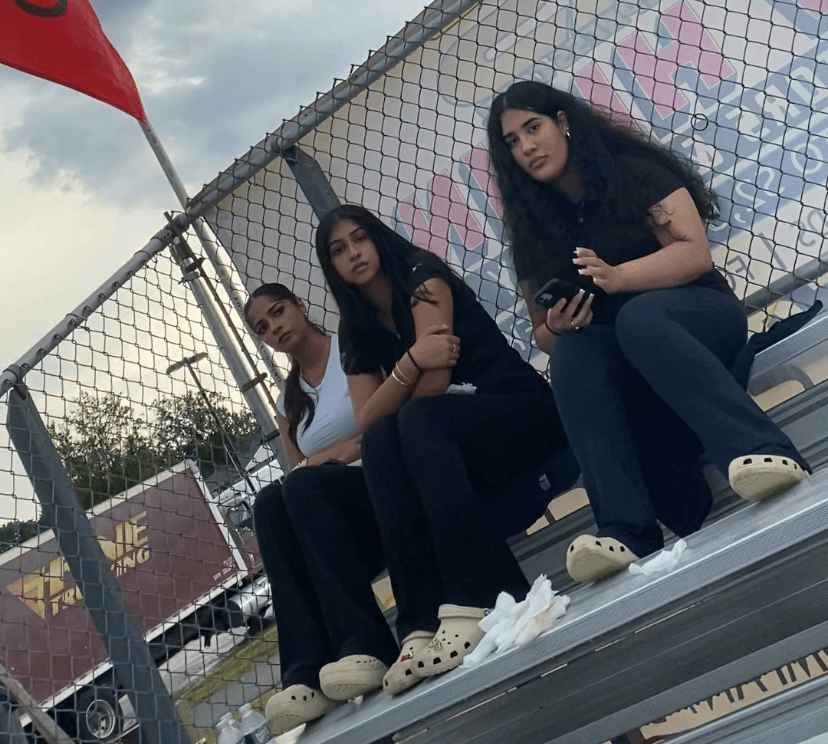 Saw these slut and couldnt resist to not take creep shots. choose a slut