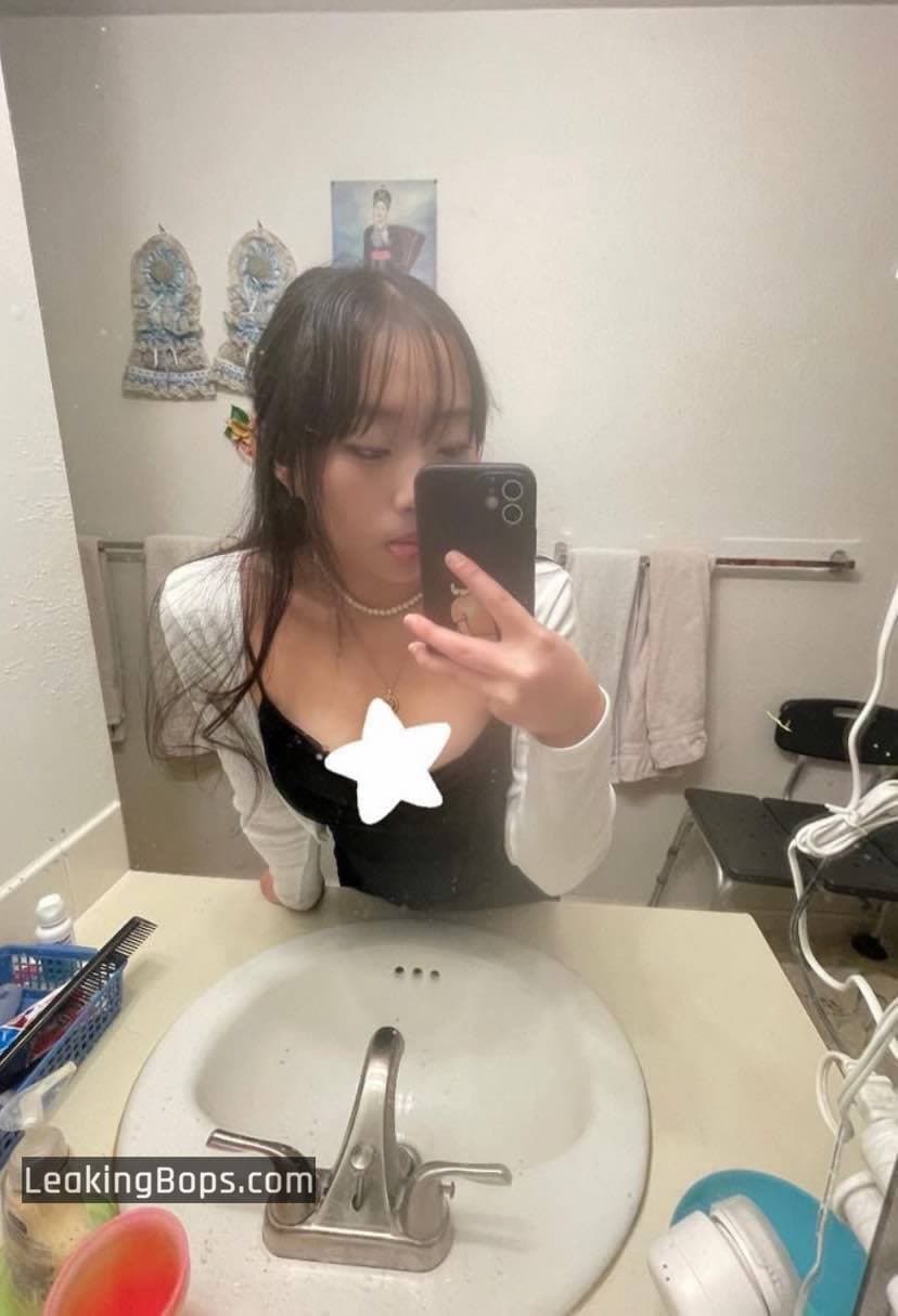 Pretty asian girl gets leaked with nice ass and pink pussy on snapchat