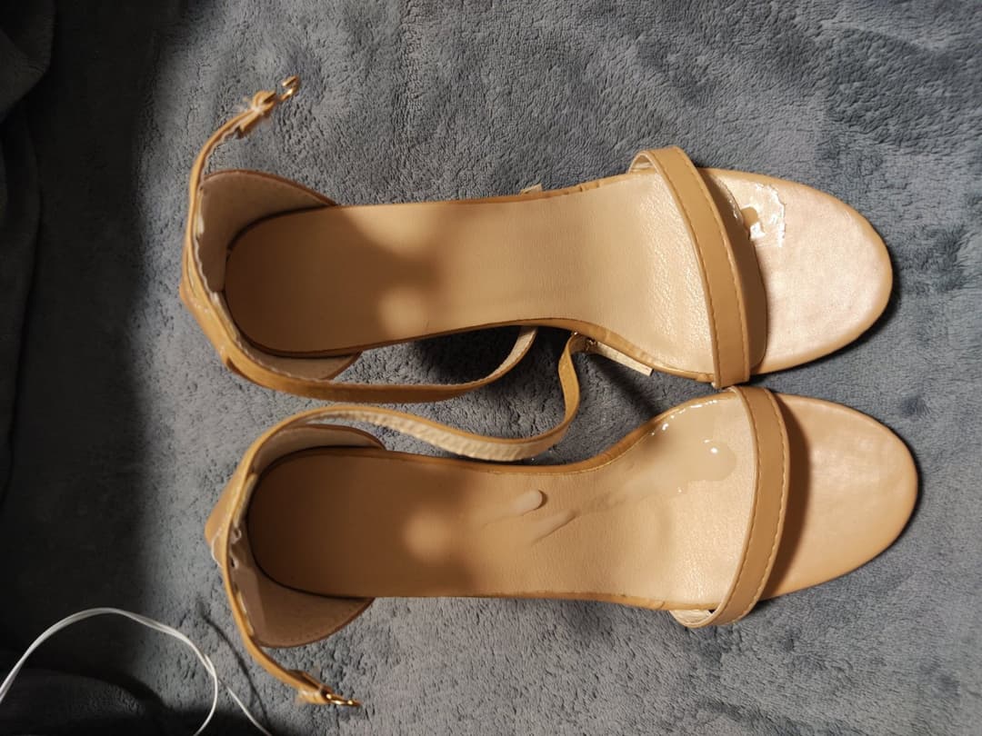 Asian shoes / feet & cum 3