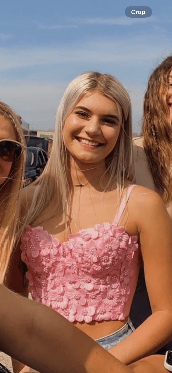 Hometown blonde knows how to shake her booty