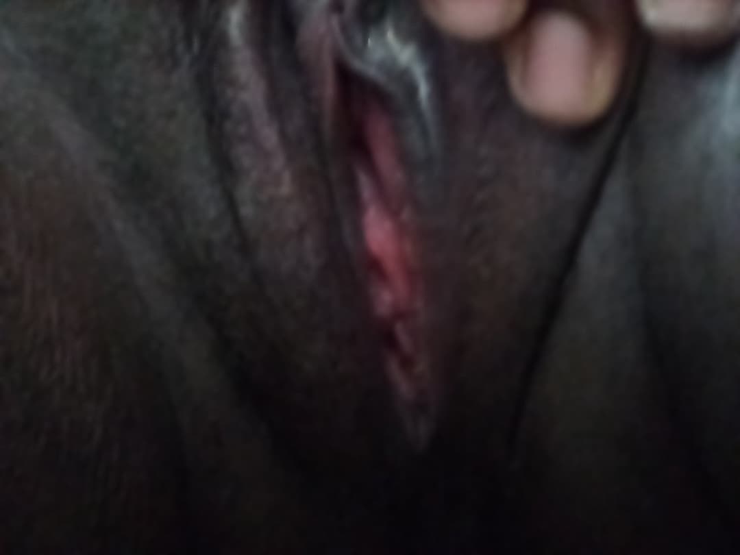 Pretty pussy ebony teen shows her bald pussy