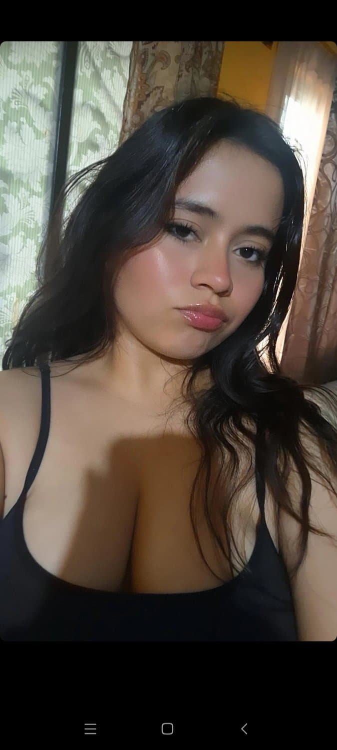 Una cogida a mi novia la más puta y zorra , me dice que ella es mi puta. Más en el perfil.