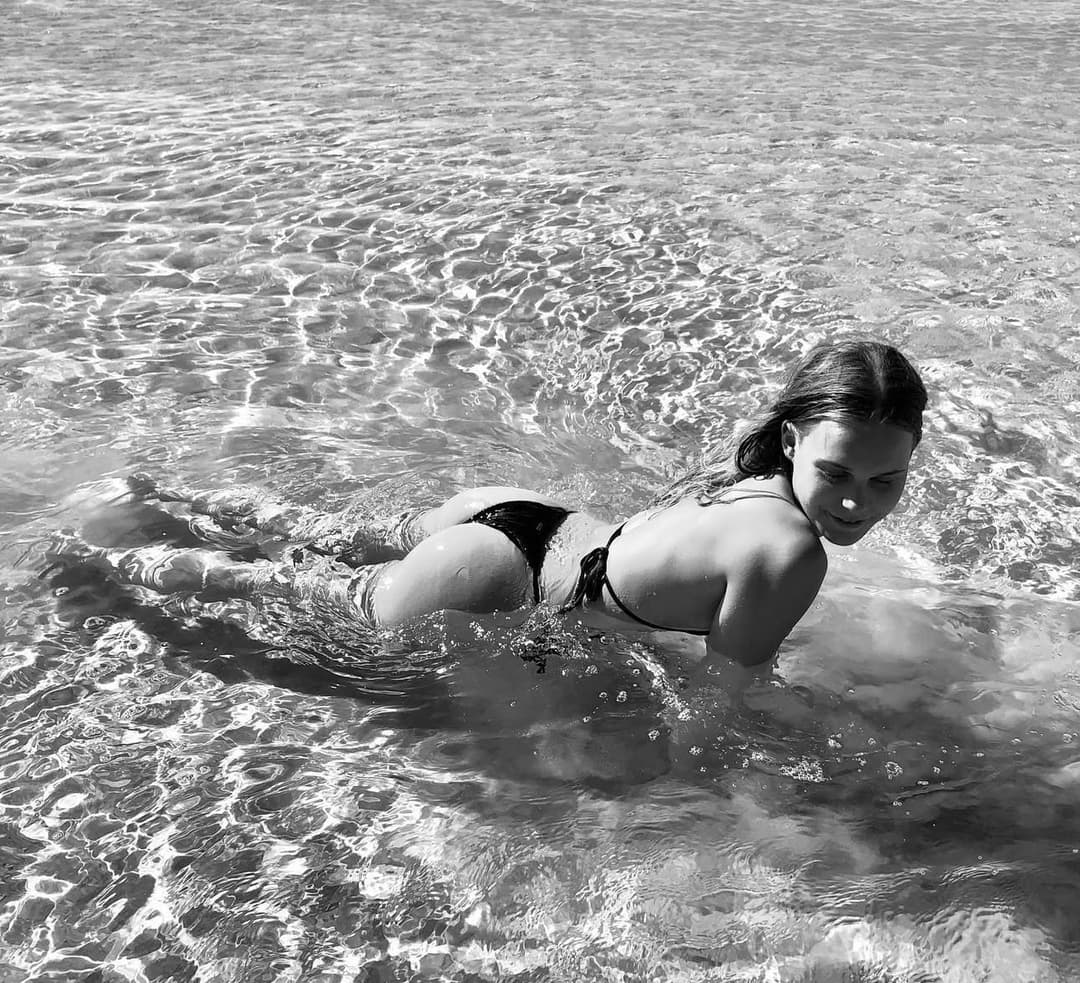 Sexy blonde IRL with perfect ass loves to show off her sexy body