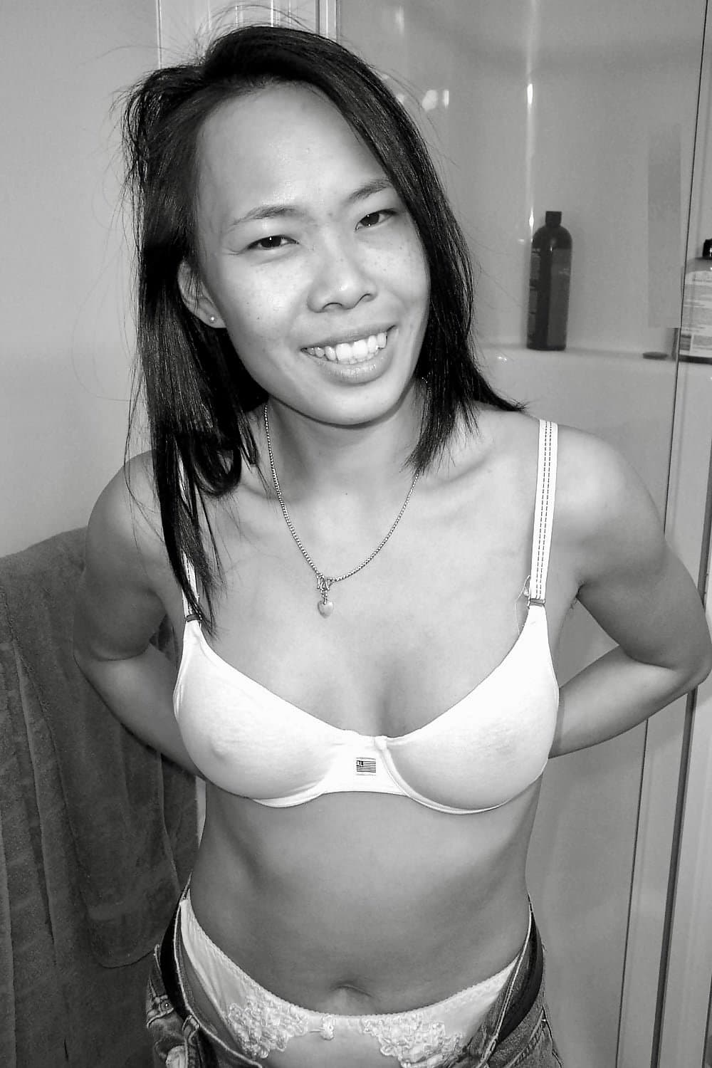 Asian wife was born to be naked for everyone