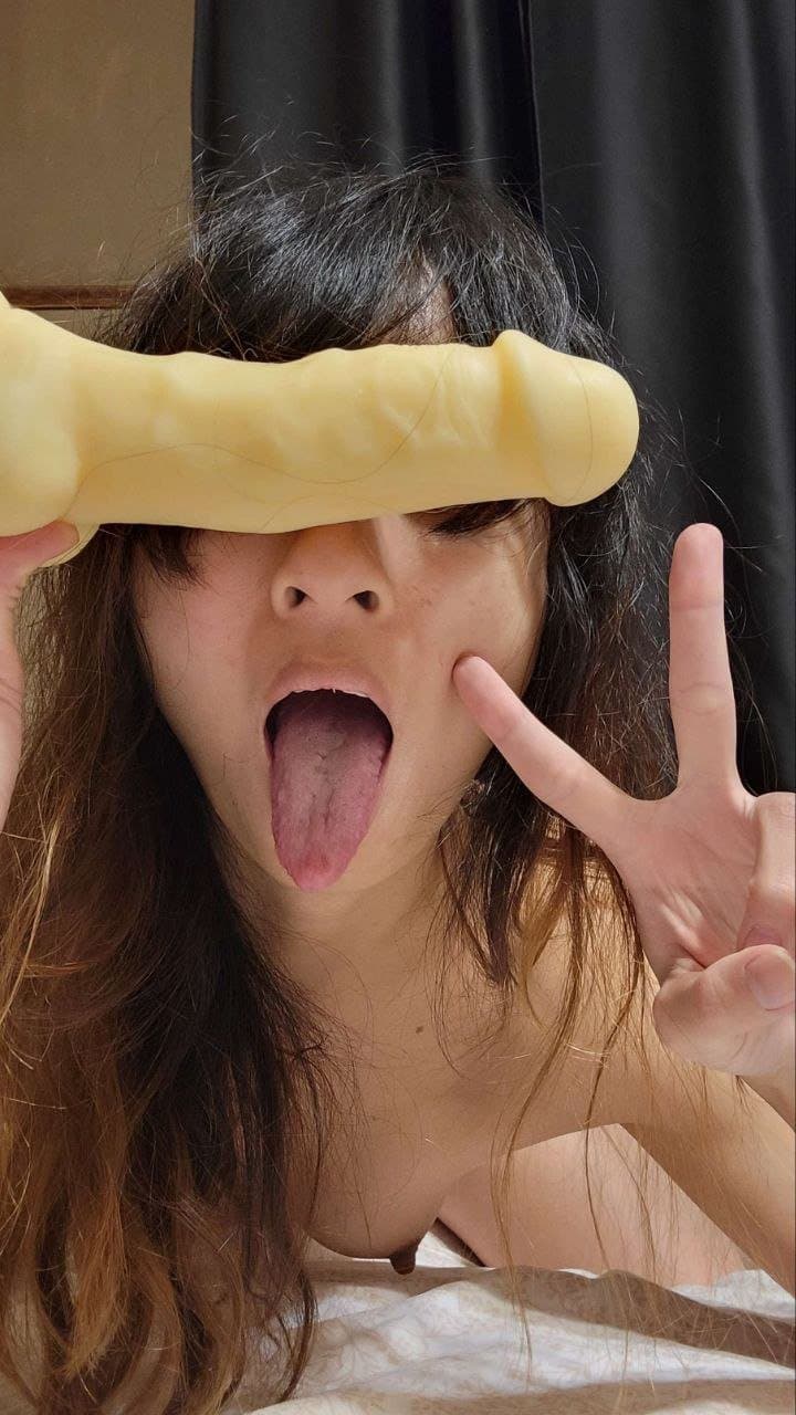 Asian in love with big dildos