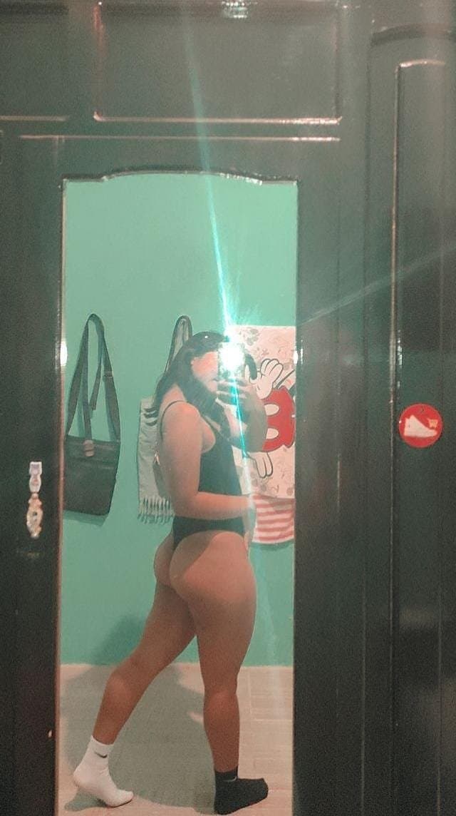 Regalo de año nuevo (Morena culona) (Borro en 5hrs)