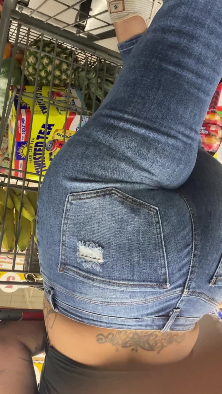 Thick Hispanic shortie at grocery store