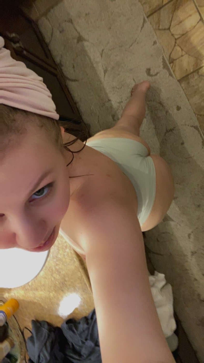 Fat Ass Pawg Slut Has no Idea she’s a famous Webslut on top of erome.  make her famous!