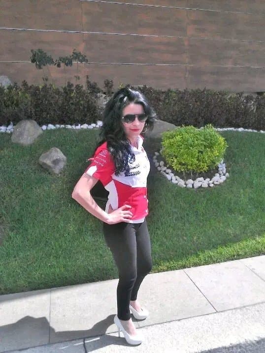 Vendedora mexicana sexi de Elektra