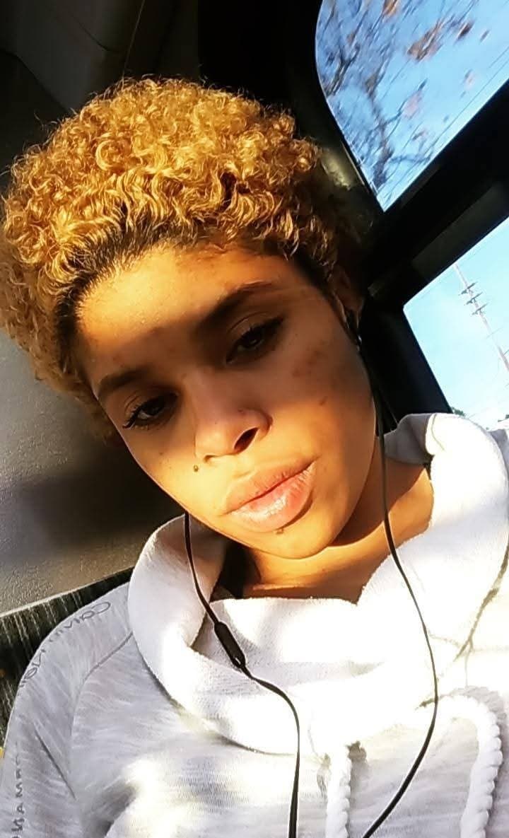 Los Angeles Single Mom Thot Eating Dick for a Place to Stay After BD Kicked Her Out