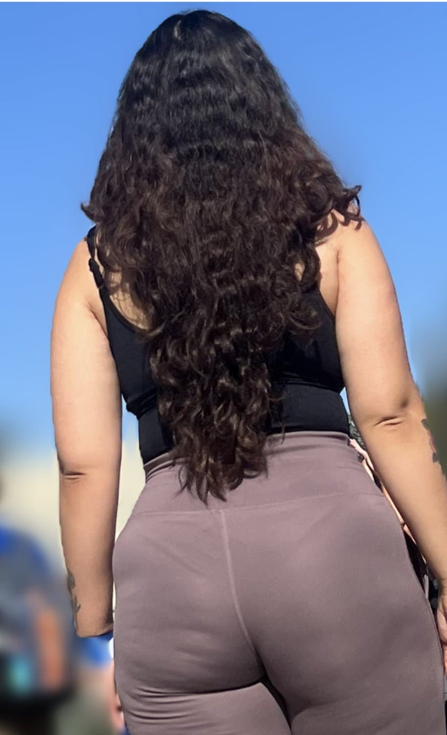 Milf Latina with fat ass wears yoga pants everyday for me