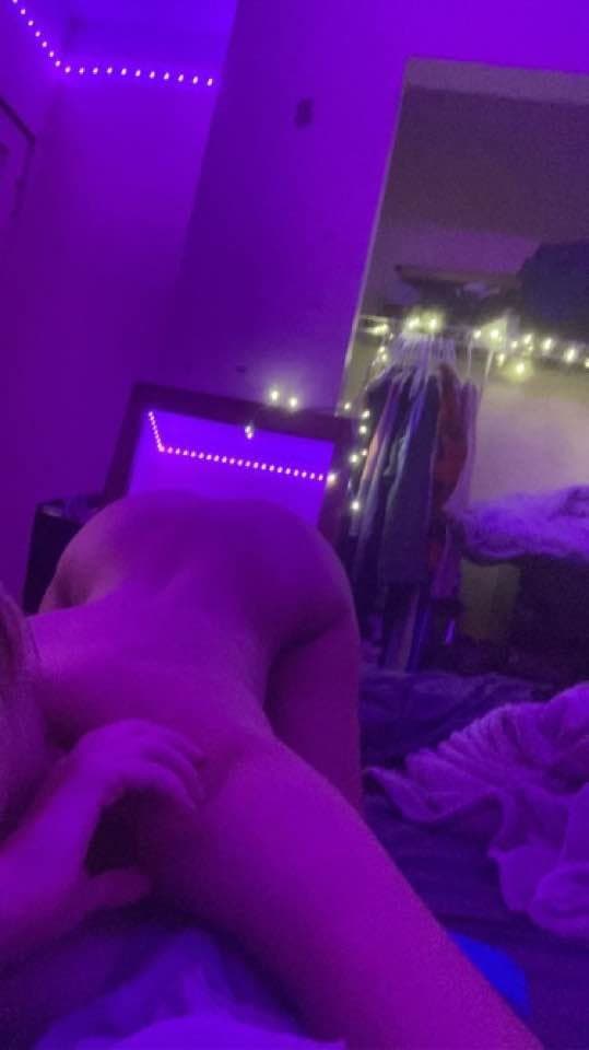 21 yo Emily needed posting so bad didn’t she. Kik @ expo_dom for the same