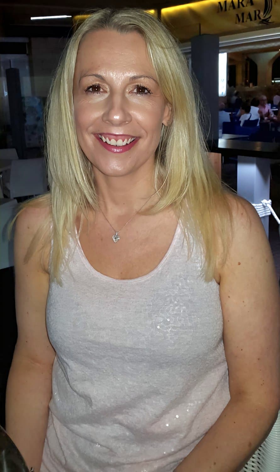 Mature UK Slut Legs Open