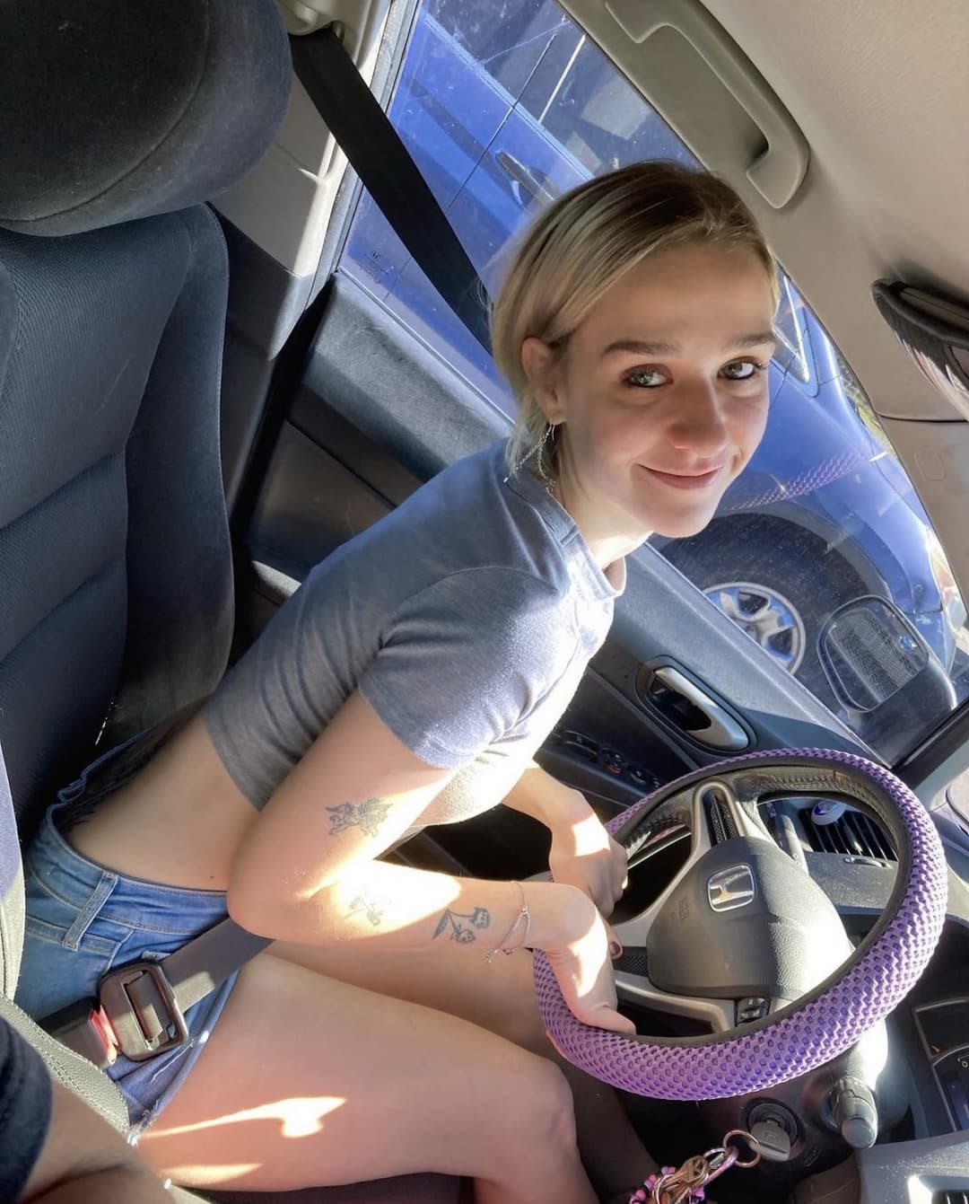 Petite IRL slut has a tight waist and a fat ass, she got thicker the older she got,goon to this slut