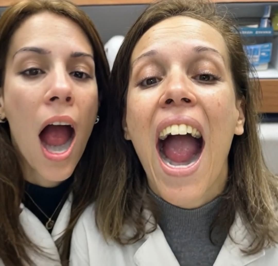 Mom & Daughter Cum Gulp Struggle 11021400