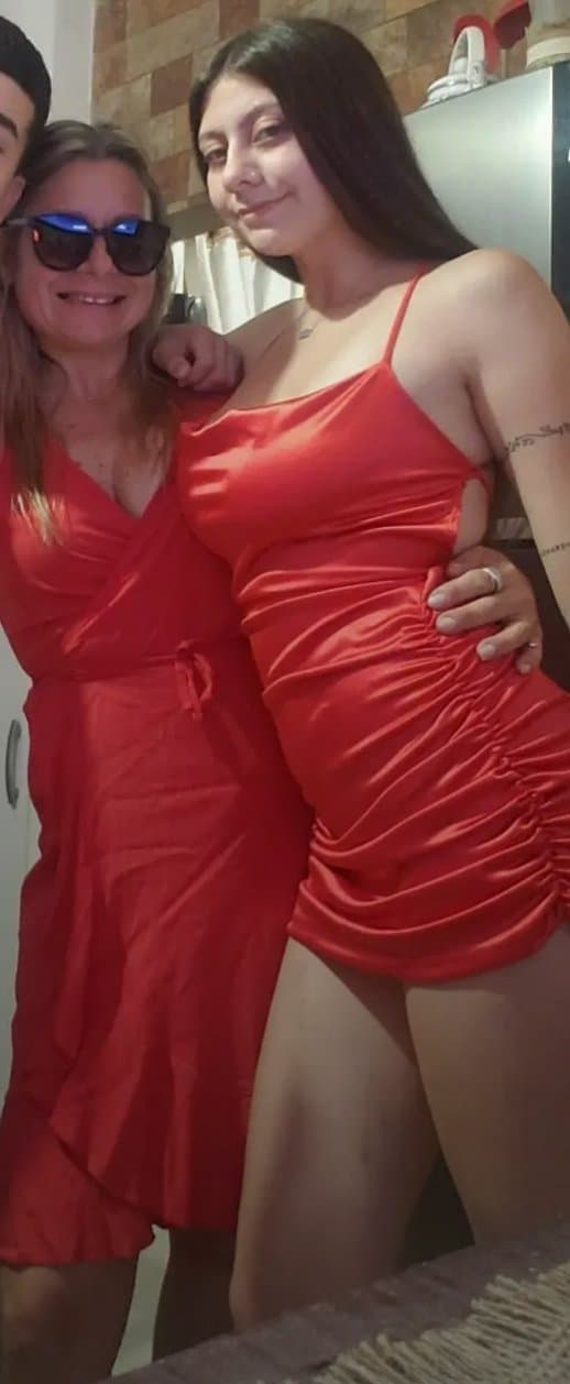 Click to view full size Mamá y nena argentina