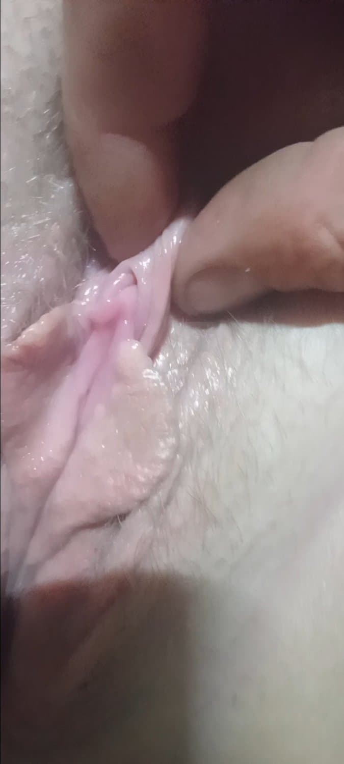 Playing with wifes pussy.rubbing her small pink clit.doesnt south african pussy look delicious ?