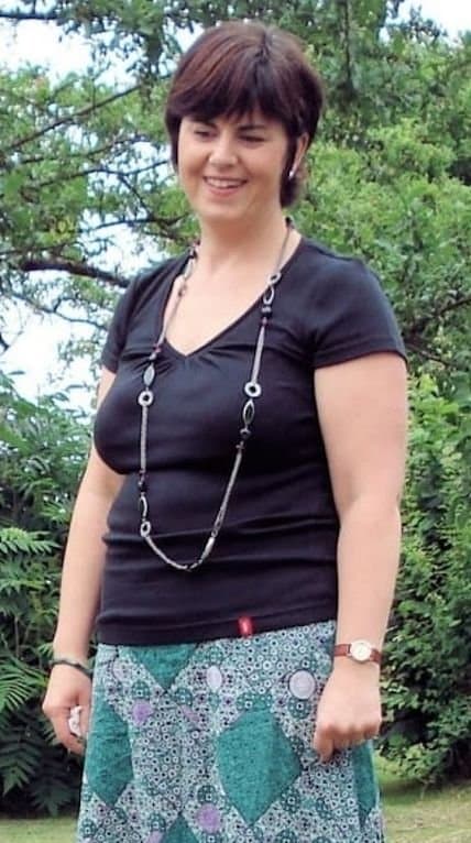 Annalise shows us her hairy old cunt