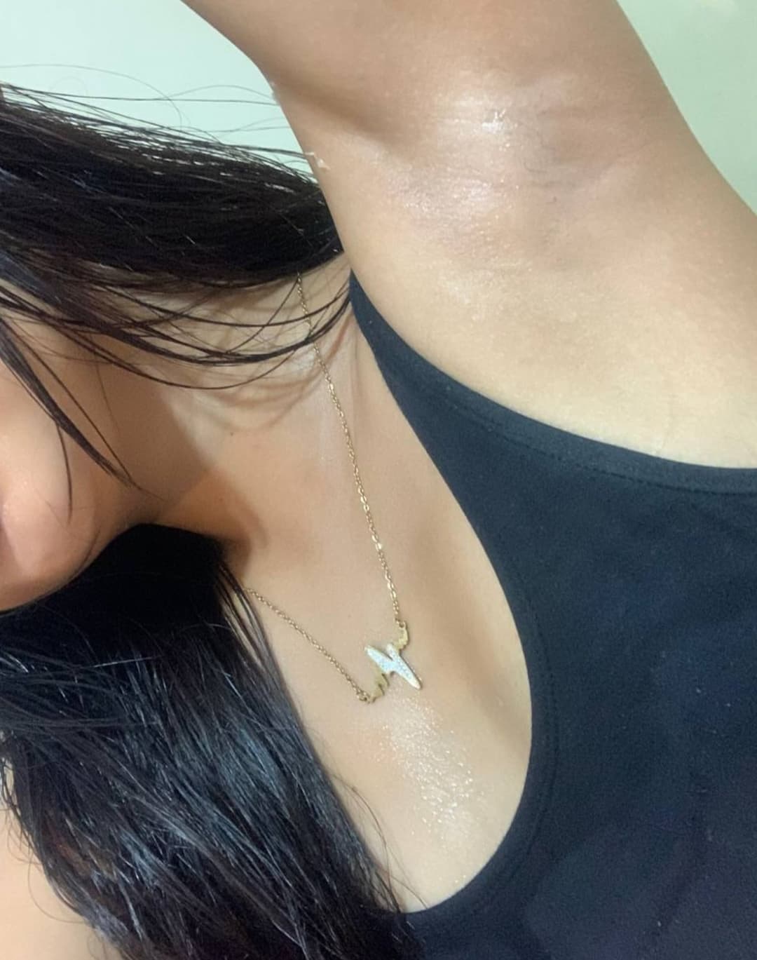 Pinay Havana showing sweaty armpits axilas suvaco