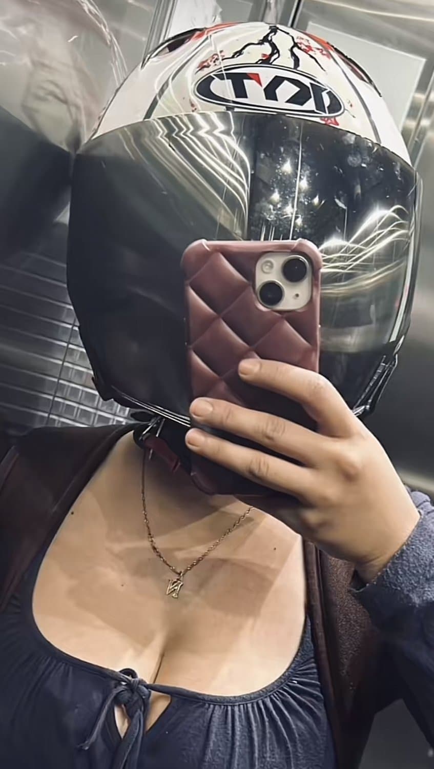 Minah motor tetek besar SG