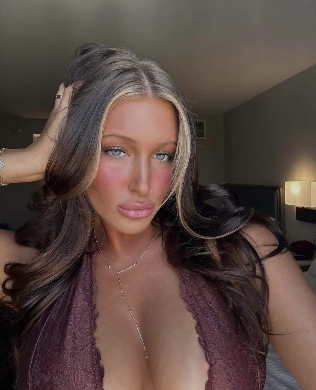 Smoking hot sorority bimbo babe is STACKED