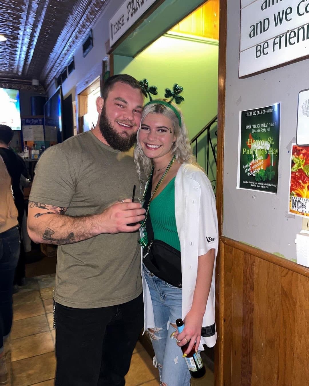 Linz is such a little hoe shaking that booty