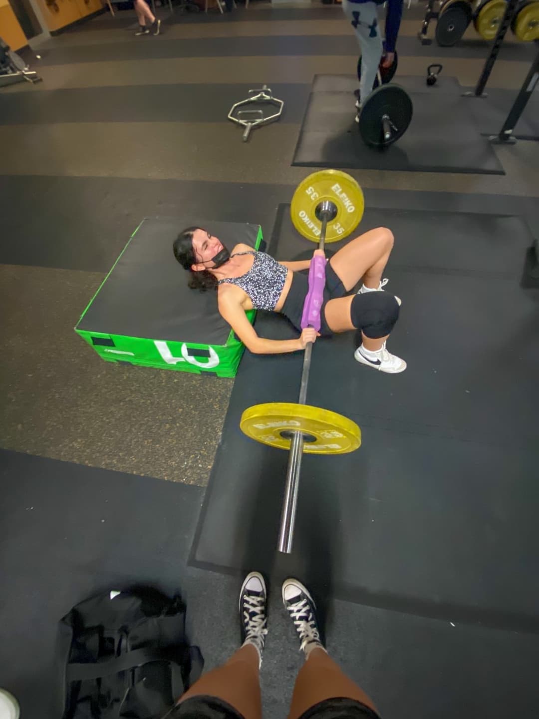 Track teen Shelli shows off her ass cheeks