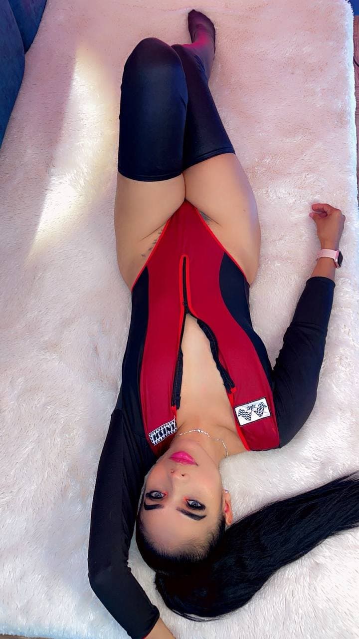 Click to view full size wet and ready for you to fuck...?es.stripchat.com/kataleyandliam