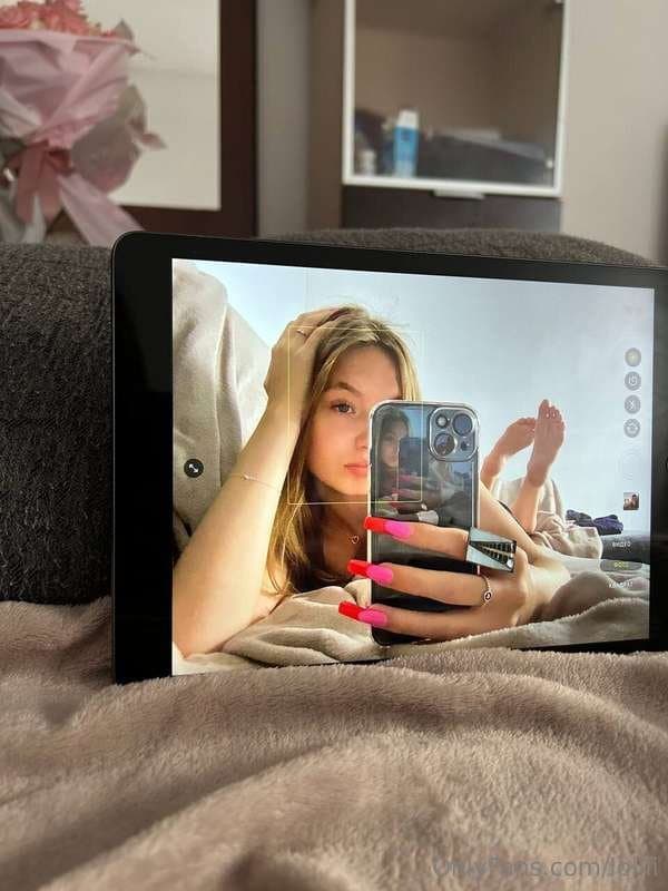 Lolli and her sexy soles and arches ???????
