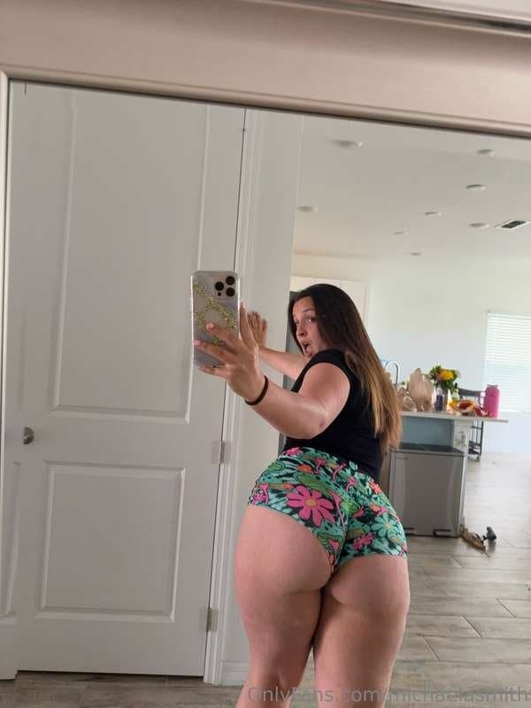 For the fat ass thick white girl lovers