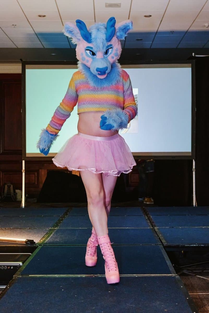 [FURRY] ??? british twink femboy furry with fat ass in deer fursuit (ďêëř_mäġâņ/ďêëřmäġâņäď)