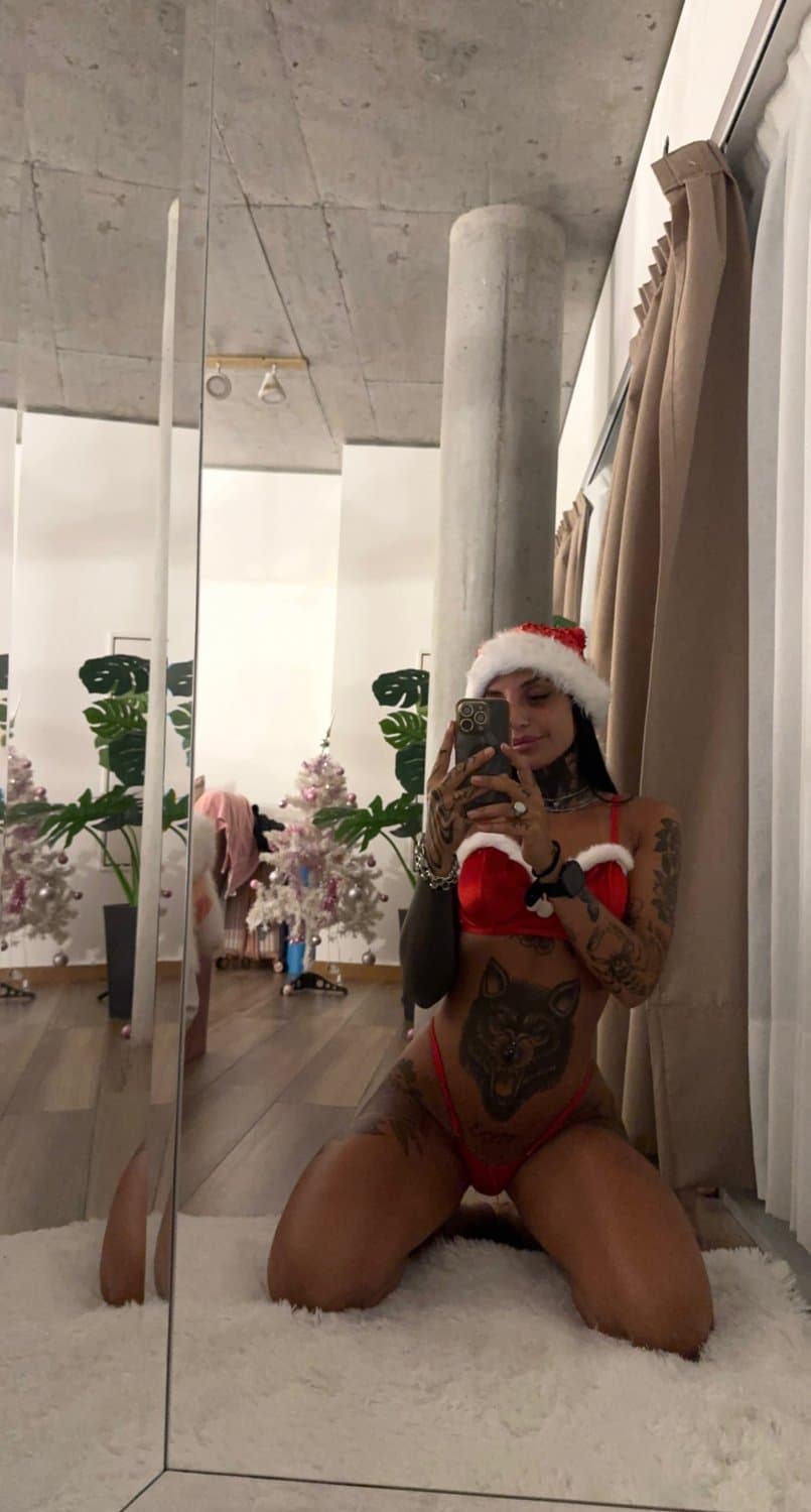 I’m here to make your holidays a little more… magical