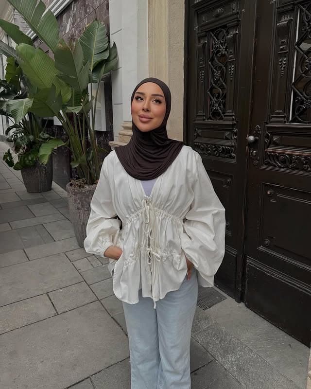 Arab hijabi girl with nice feet and soft boobs - hijab from austria