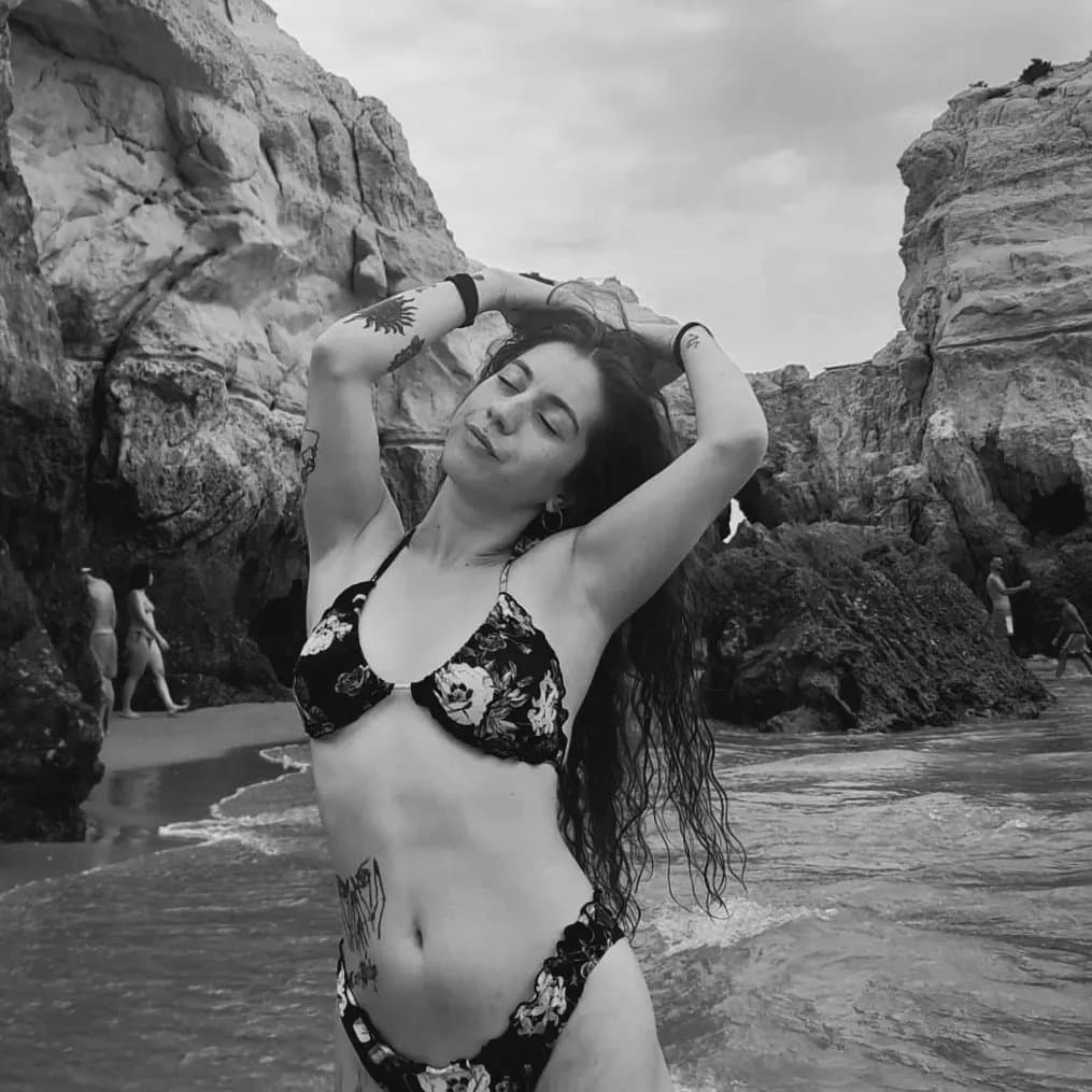 Please someone blast my sister in cum ?