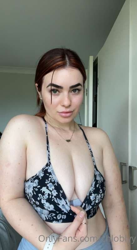 Thick ass white girl