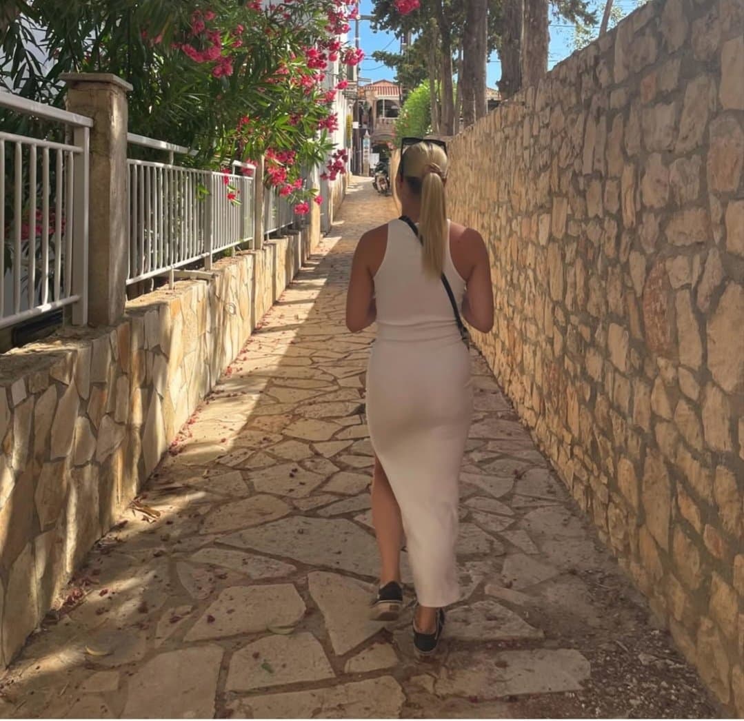 I found this one dude older sister go make him cry and scare on kik: honkka7