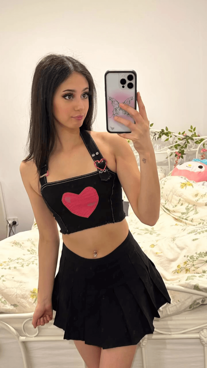 Vanessa R, 20. Spider girl with a fat ass