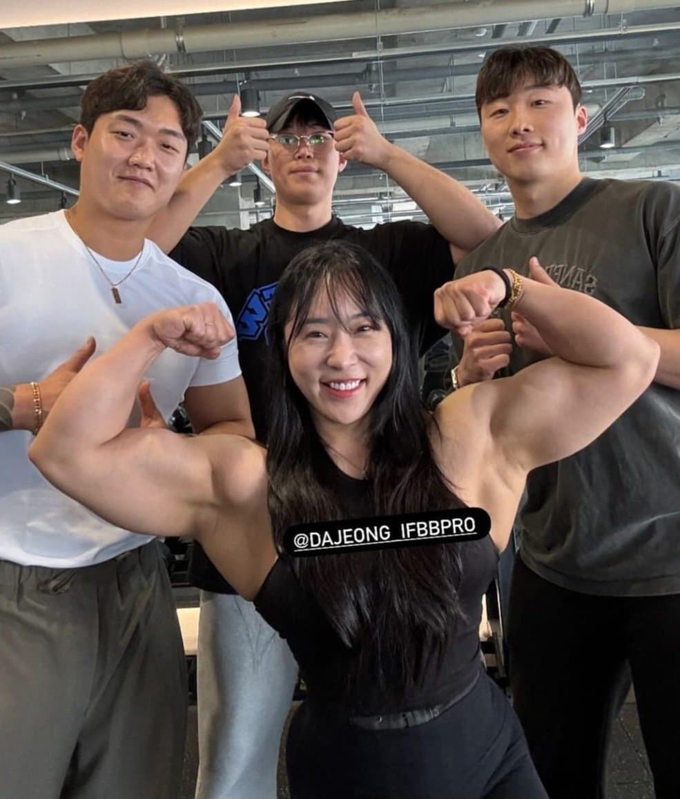 Muscle armpits, can you really smell them without cumming?