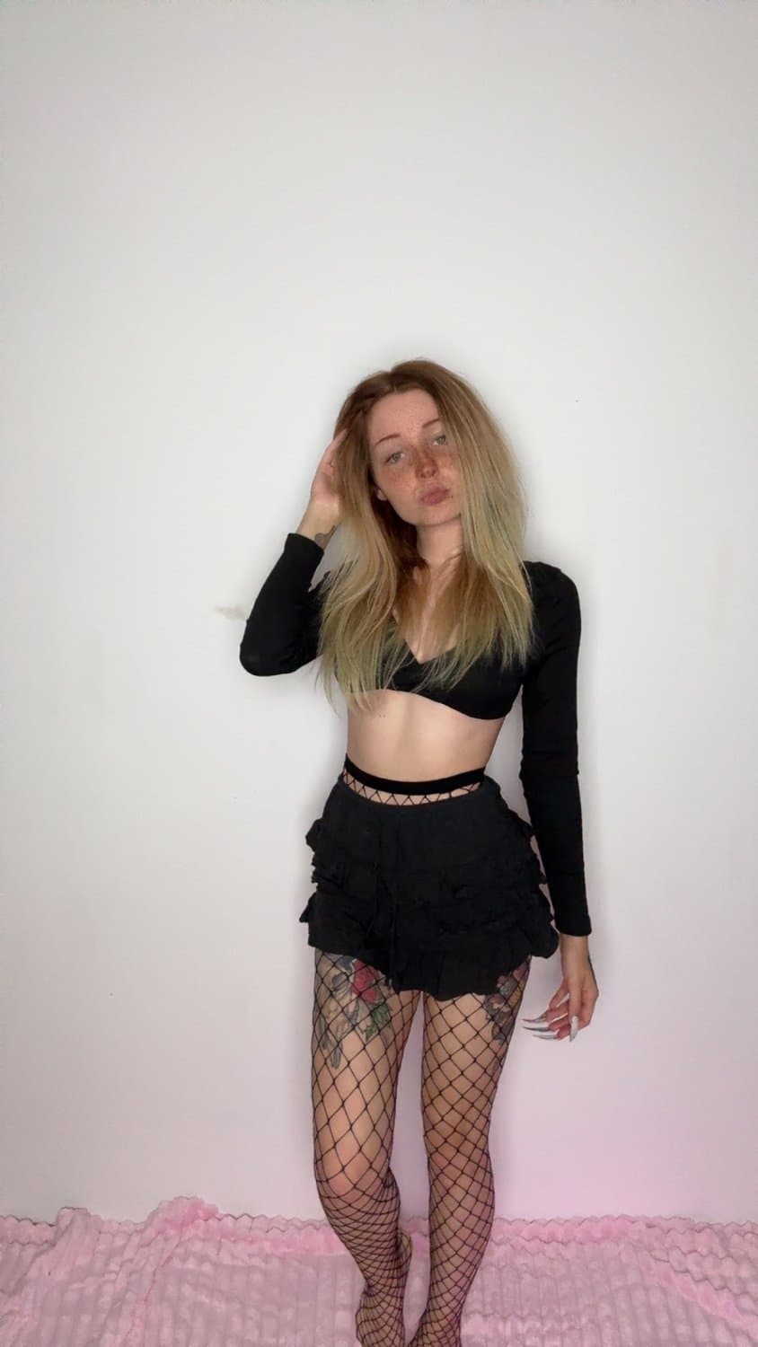 Click to view full size Making sure I end up in your wet dreams tonight