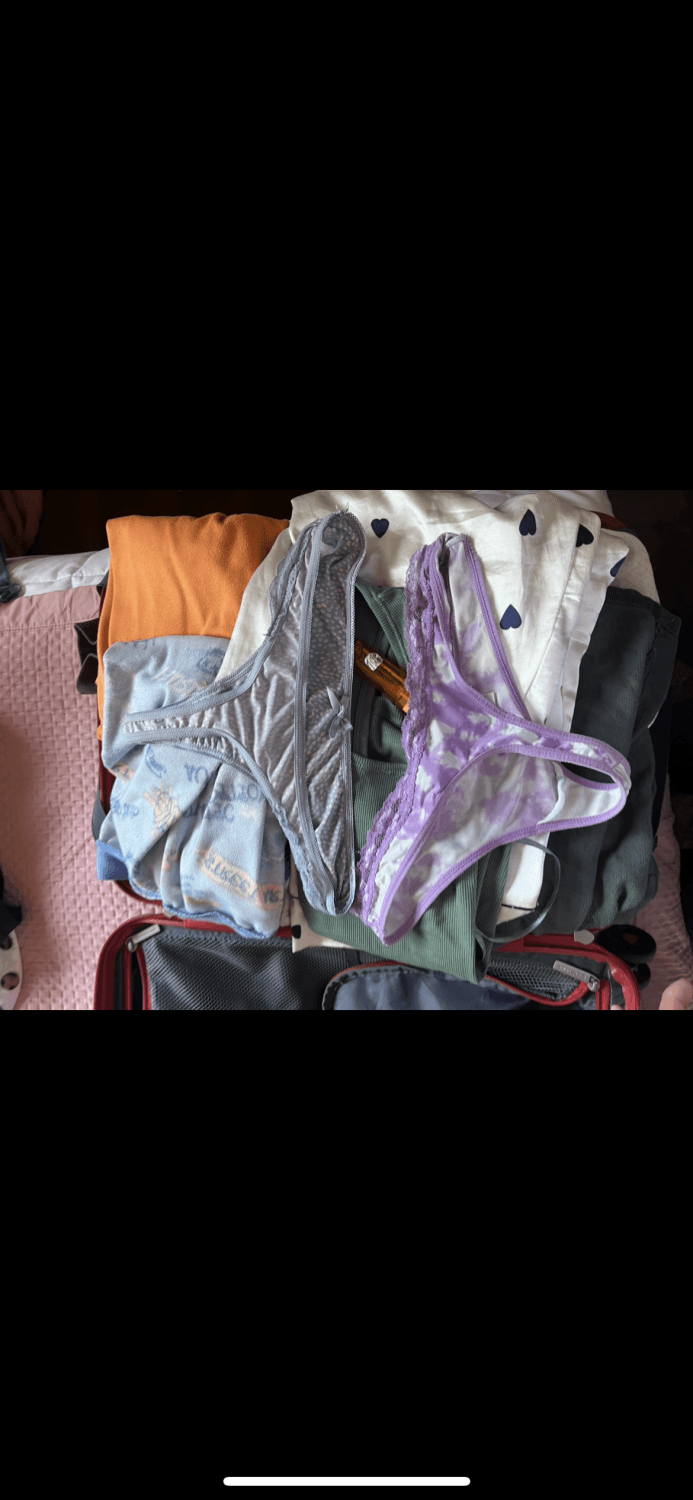 joven de 21 años con rico culo y sus calzones sucios