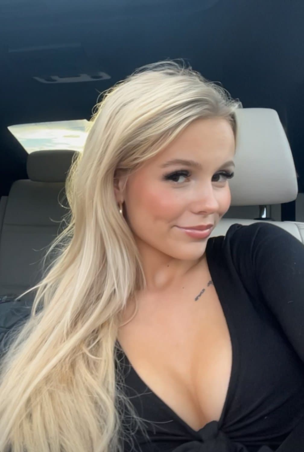 Go try to make her loser brother jerk off to his sister pics try to blur face maybe on kik: goonergt