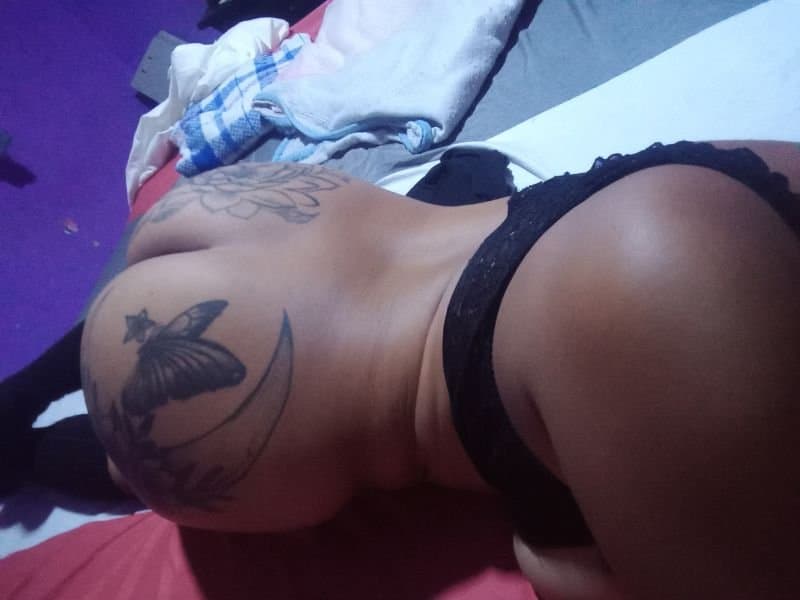 Hermanastra me envía fotos por error??