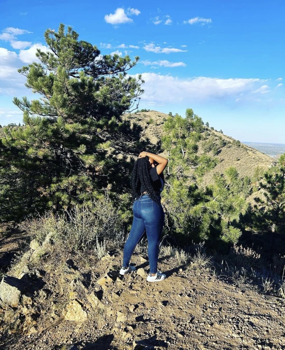 Crazy thick ebony IRL loves showing her crazy curves for horny perverts, goon to this bitch