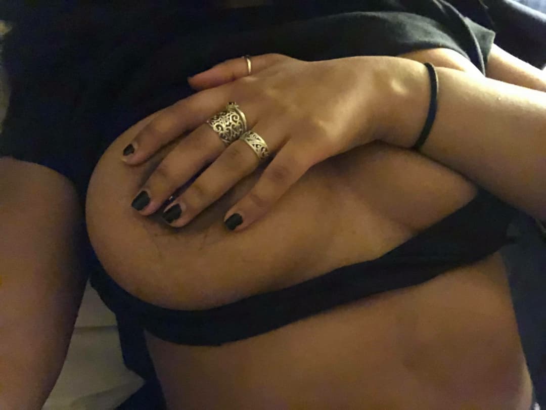 broun girl shoe her sexy curvy body sexy mall