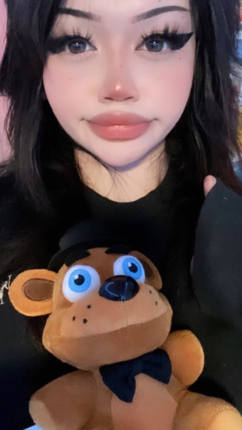 Casey, 18 | Big tits whore shows her slutty udders while trying out to become an e-thot